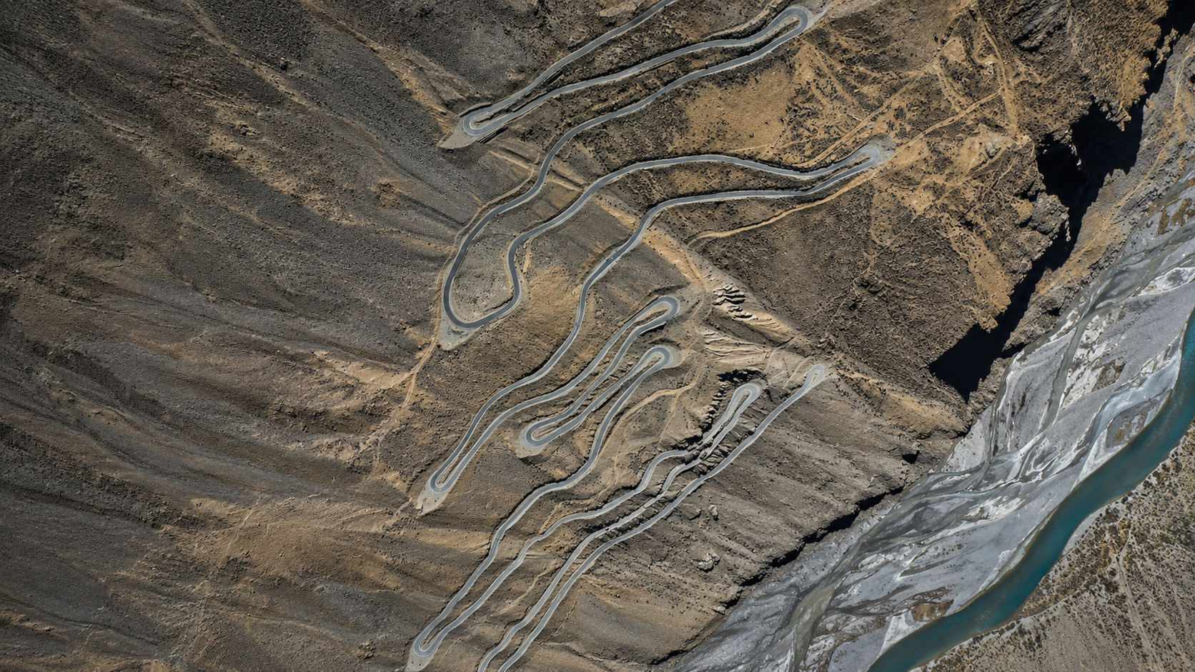 Gata Loops Pass Track